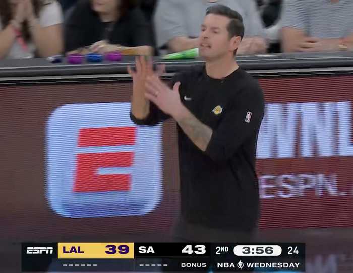 雷迪克挑战吹罚海斯犯规